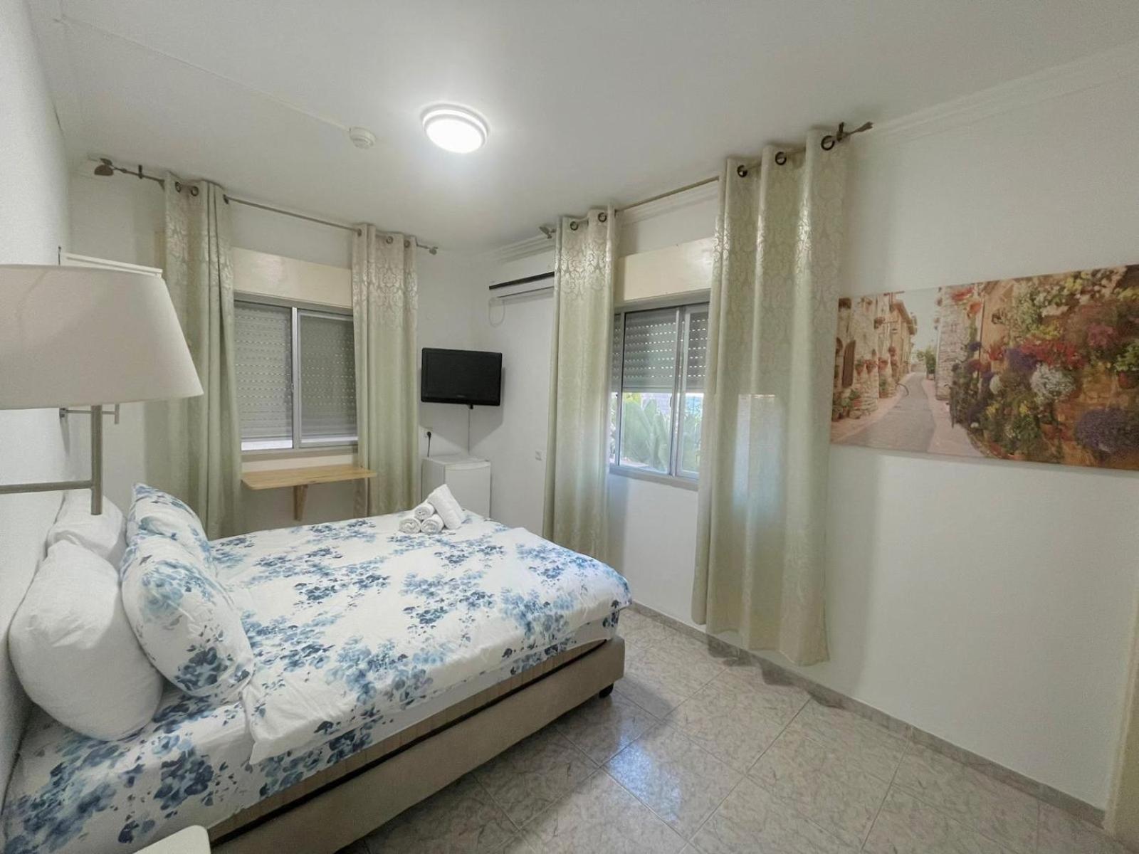 Amigo Hotel On The Beach Nahariya Bagian luar foto