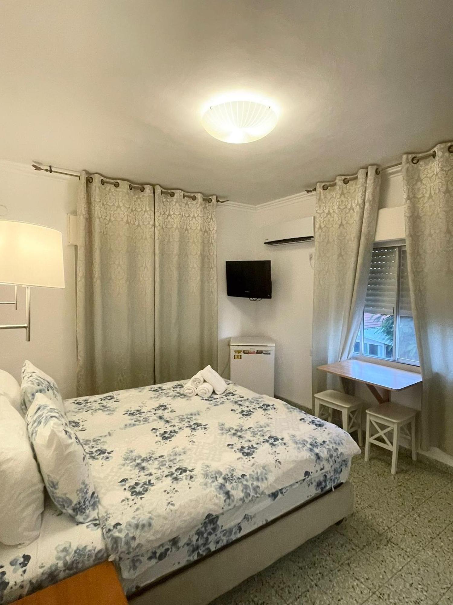 Amigo Hotel On The Beach Nahariya Bagian luar foto